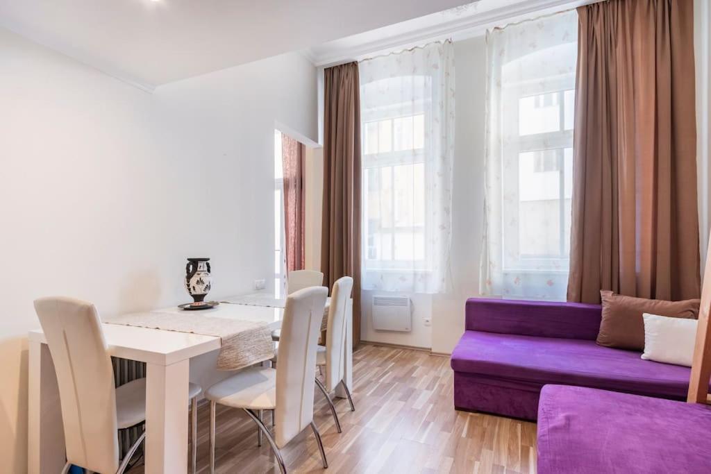 Apartment On Masaryka 39 カルロヴィ・ヴァリ エクステリア 写真